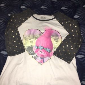 Size girls 14/16 trolls quarter sleeve shirt.